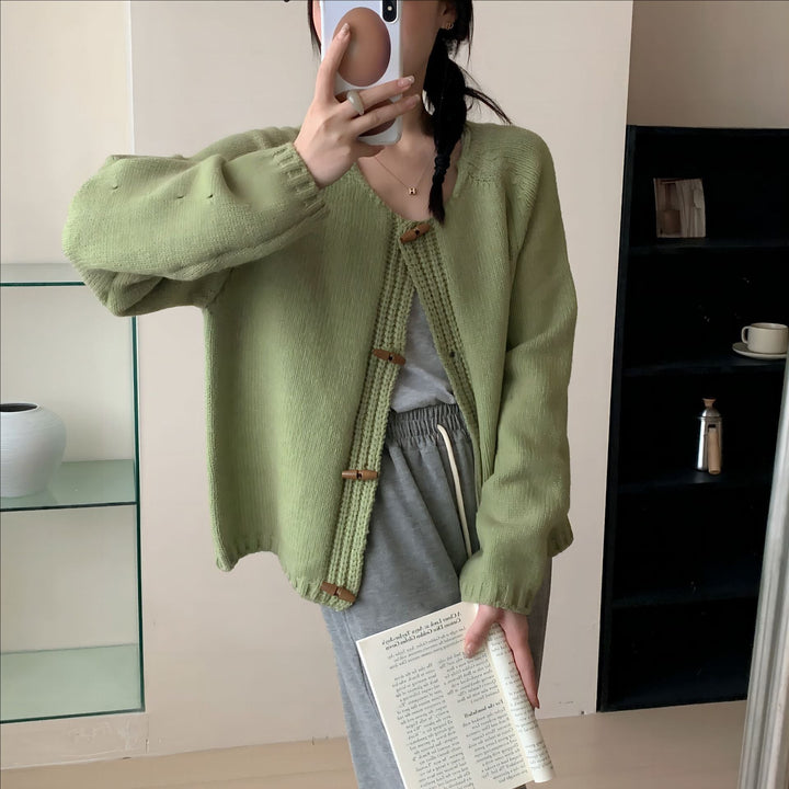 【outer】好感度UPラウンドネックカーディガンゆったり　M17526