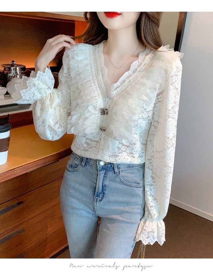 【tops】気質満点大人可愛いVネックレーストップス　M17604