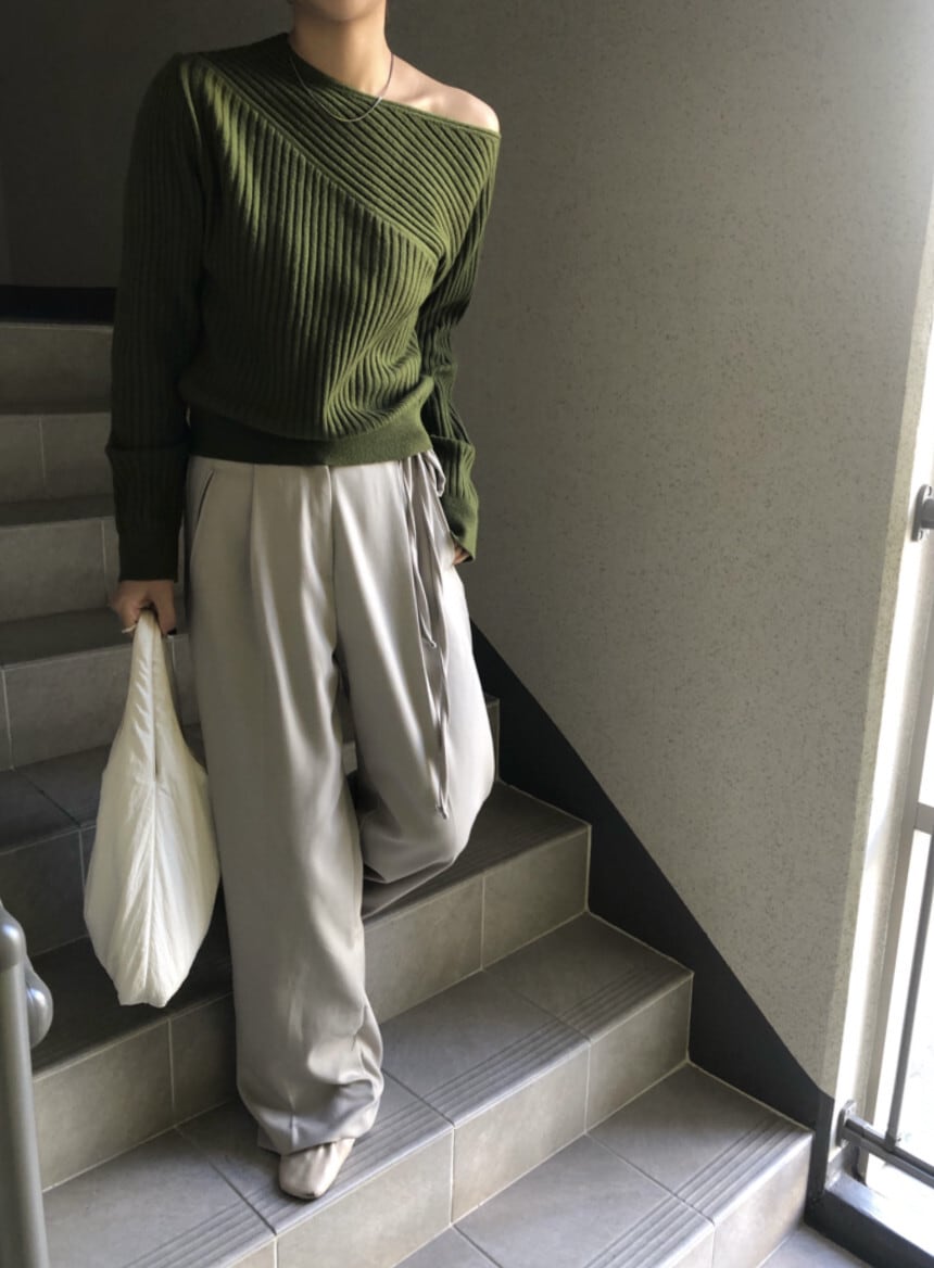 【tops】オフショルダーニットセーター　M27100