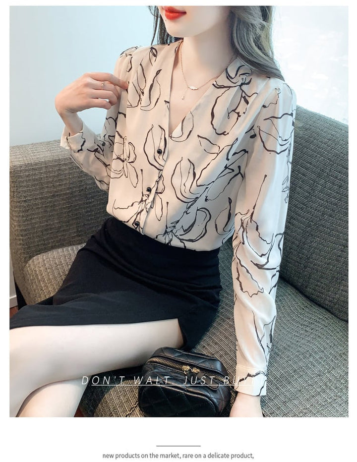【tops】話題沸騰中 オシャレVネックシャツトップス　M17376