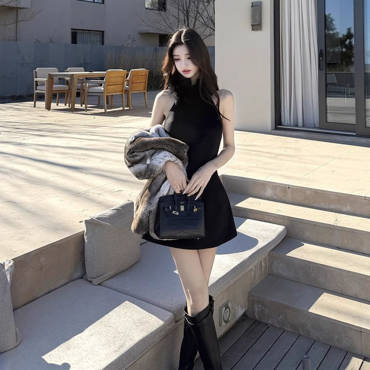 【dress】ファー付きホルターネックワンピース Q7636