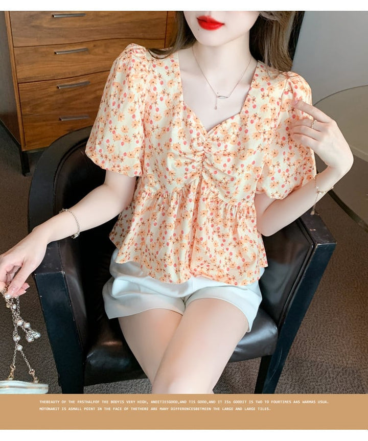 【tops】人気アイテム ! スウィート一目惚れ花柄トップス　M17163