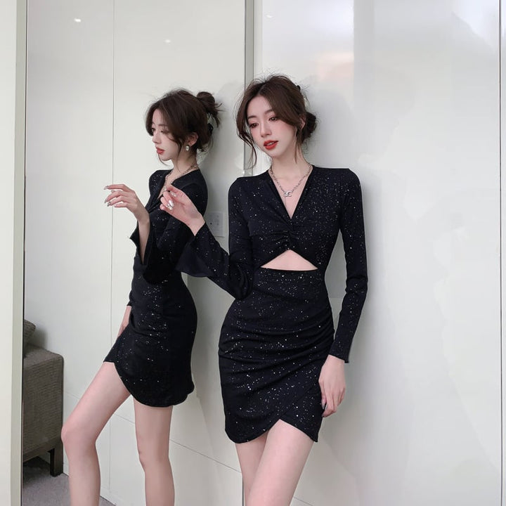 【dress】好感度UPVネックセクシーデートワンピース　M17327