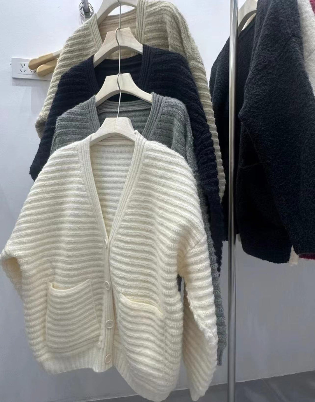 【outer】Vネックアウトポケットニットカーディガン　M17796