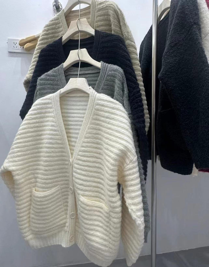 【outer】Vネックアウトポケットニットカーディガン　M17796