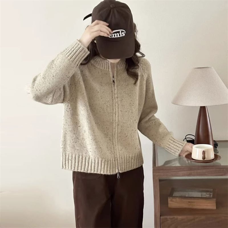 【outer】今季も大流行 定番ラウンドネックカーディガン　 M17619